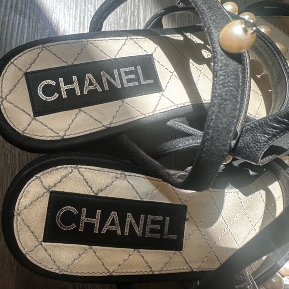 Chanel faux pearl black wedge size 37.5